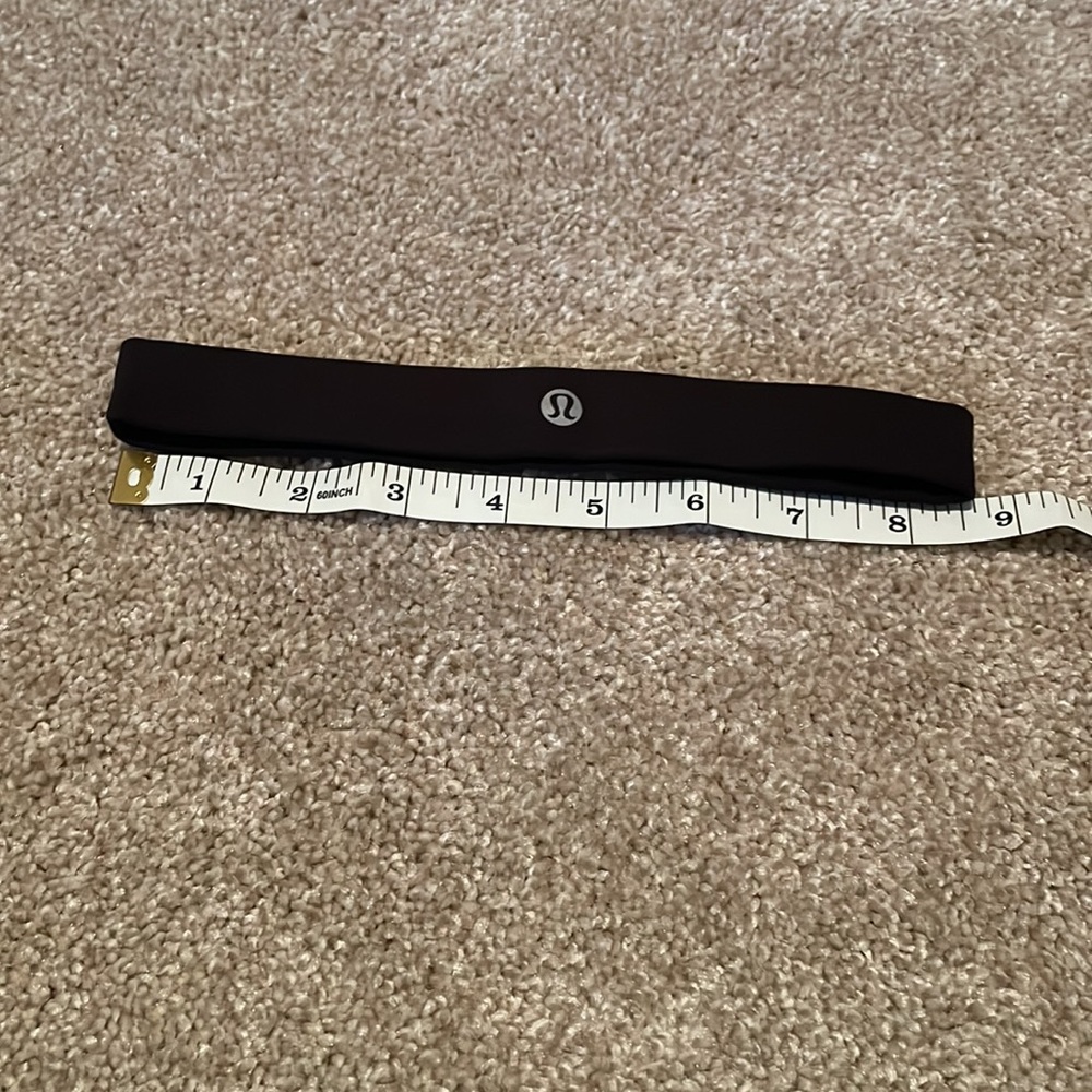 *SOLD* Lululemon Black Headband - Picture 2 of 4